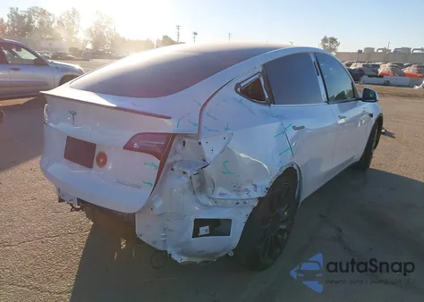 2022 Tesla Model Y Performance Dual Motor All-Wheel Drive from USA, damaged, VIN 7SAYGDEF0NF490034